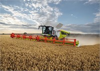 Les moissonneuses-batteuses CLAAS de la gamme LEXION ann&eacute;e-mod&egrave;le 2026 b&eacute;n&eacute;ficient de nouveaux moteurs, de tr&eacute;mies de plus grande capacit&eacute; et de nouveaux &eacute;quipements dans la cabine.